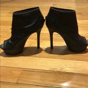 Black comfortable heels